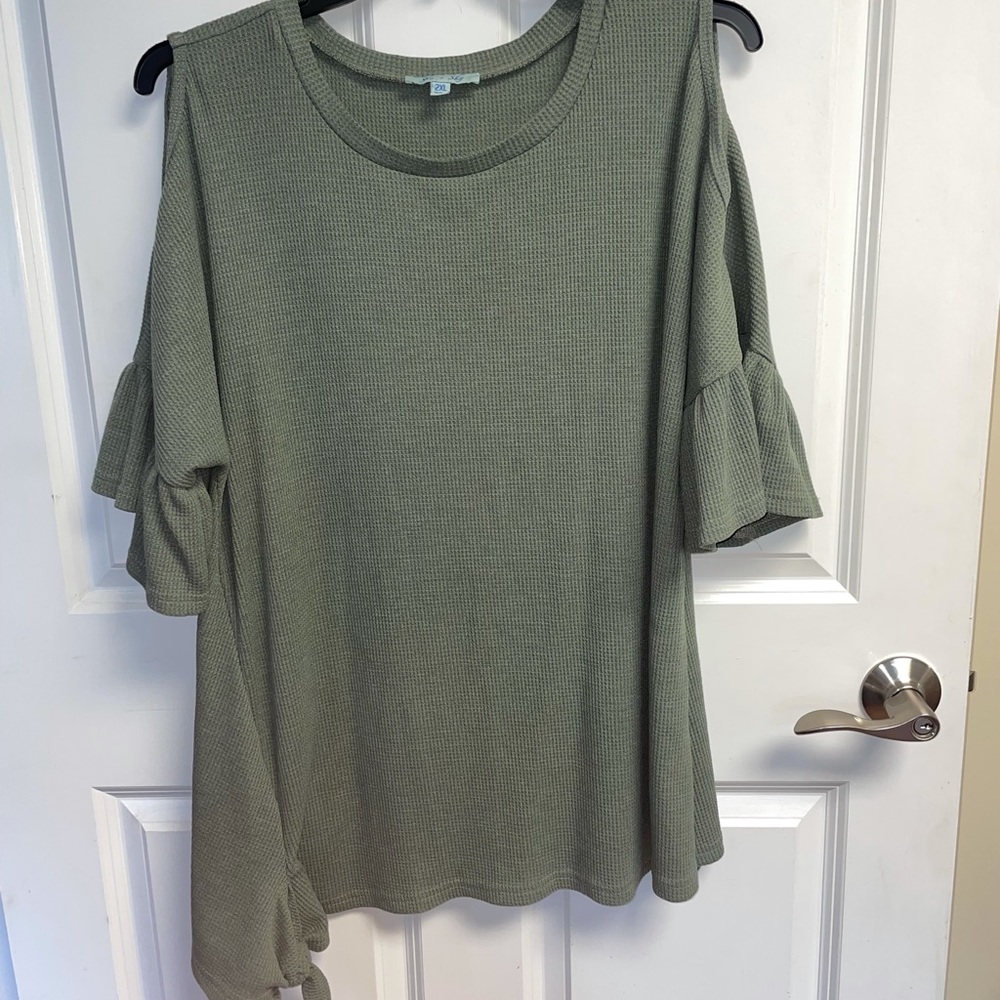 Green open shoulder top with bottom knot